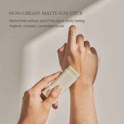 BEAUTY OF JOSEON MATTE SUN STICK : MUGWORT + CAMELIA 18g